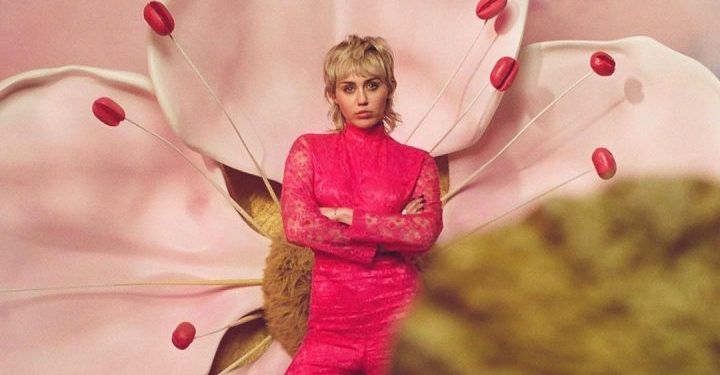 Miley Cyrus anunció su nuevo proyecto con la marca Gucci “El tiempo ha llegado”