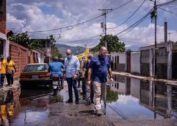 Néstor Olleros: Aguas negras se desbordan en  Naguanagua