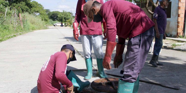 Valencia: Alcaldía ejecutó limpieza de drenajes en Ciudad Plaza