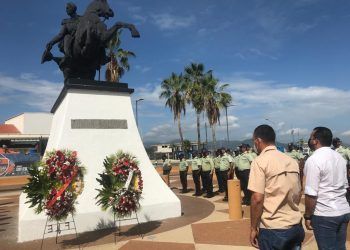 Policía municipal de Puerto Cabello ofrendó al Padre de la Patria en el Día Nacional del Policía