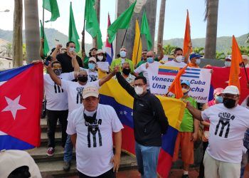 Carabobeños manifestaron en la Plaza Martí en Valencia en apoyo al pueblo cubano