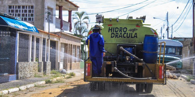 Carabobo:  Bomberos de Valencia efectuaron desinfección  en diferentes puntos del municipio