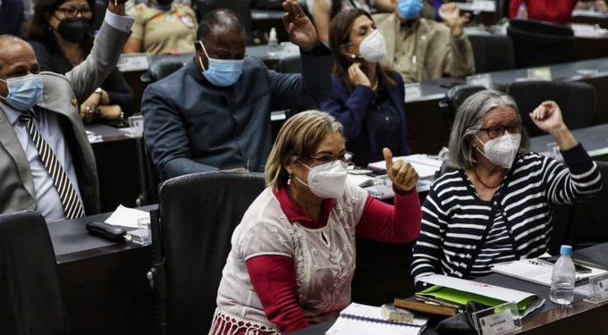 El parlamento oficialista elegido el 6 de diciembre este martes promovió la aprobación de un acuerdo que declara