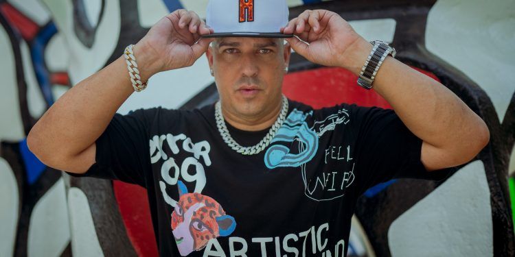 Manolo “Iceman” se luce en su nuevo single “Zoom”