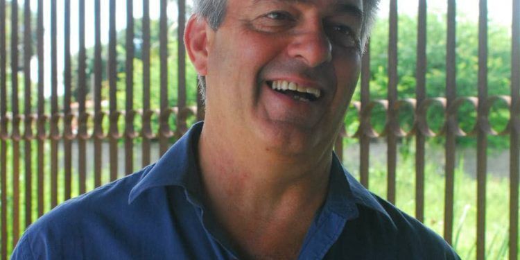 Carabobo: Roberto Vernet formalizó la inscripción de su candidatura a la gobernación