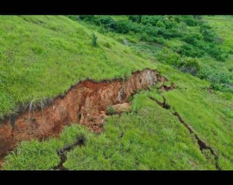 Aragua: Desalojan a familias en Turmerito por enorme grieta en el Cerro