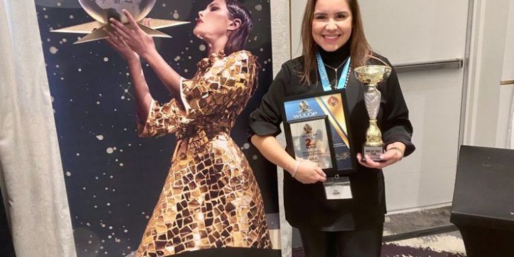 EEUU: Andrea Acosta la venezolana se llevó un premio al estado de la Florida donde radica desde el 2016