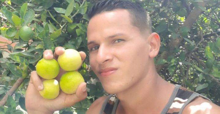 El tiktoker venezolano que se hizo viral por enseñar a cultivar vegetales (+ Video)