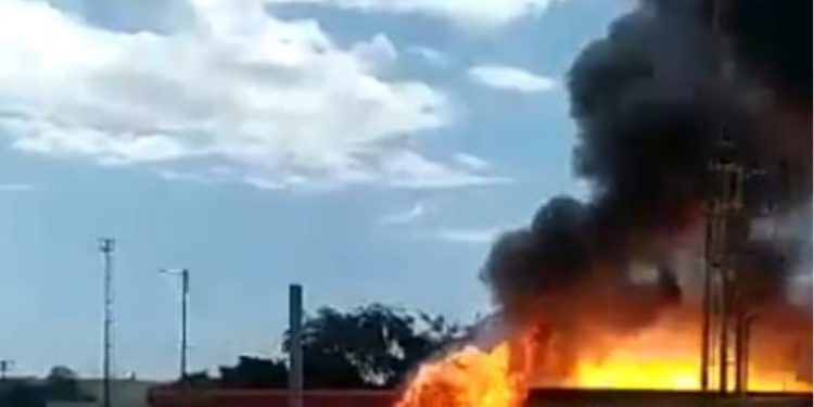 Anzoátegui: Un muerto y ocho lesionados tras explosión de unidad de transporte en E/S