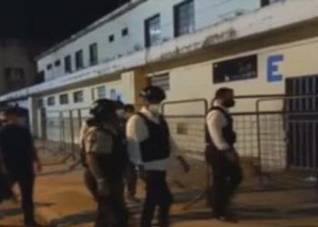 Ecuador:  Policía lucha por controlar cárcel de Guayaquil tras masacre que dejó 116 presos muertos