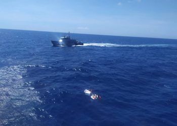 Rescatados 4 de los 8 naufragos cerca de isla La Tortuga
