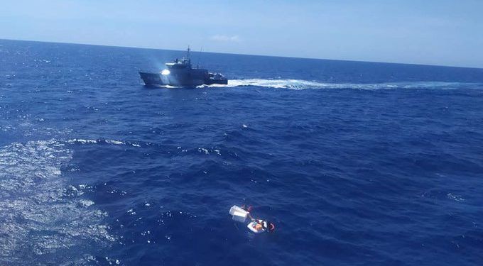 Rescatados 4 de los 8 naufragos cerca de isla La Tortuga