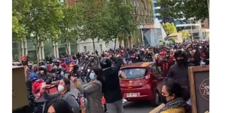 Chile: Impresionante apoyo a la Vino Tinto demuestra la enorme cantidad de venezolanos en el país (+ Video)