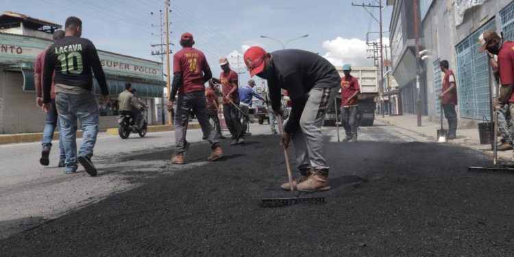 Alcaldía de Valencia acelera labores de rehabilitación en la Av. Lisandro Alvarado