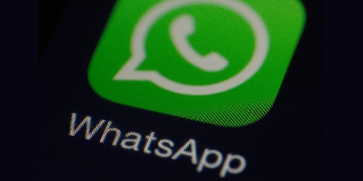 Falso correo electrónico de WhatsApp descarga troyano bancario