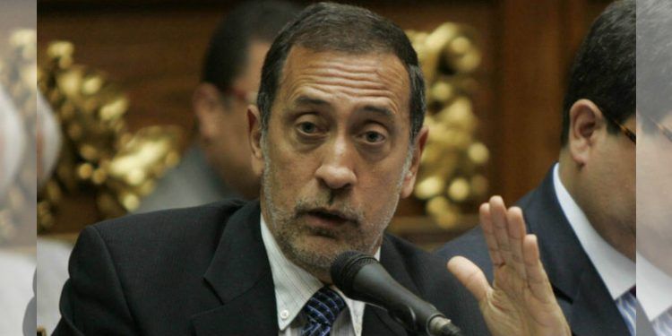 José Guerra advierte que intervención del BCV en el mercado podría provocar una “mega devaluación”