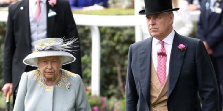 Reina Isabel II paga millones de su fortuna para defender al príncipe Andrés por abusos sexuales