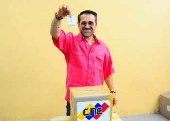 Rafael Lacava al sufragar: “Quienes han llamado a la confrontación han quedado derrotados”