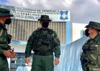 Nueva Esparta: Funcionarios del Plan República borran material informativo a la periodista Génesis Velásquez
