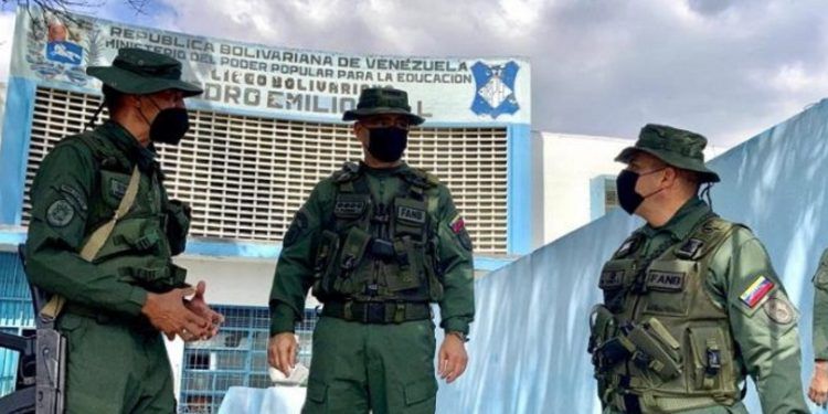 Nueva Esparta: Funcionarios del Plan República borran material informativo a la periodista Génesis Velásquez