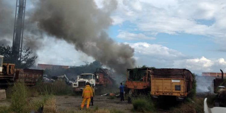 Carabobo: Incendio en antigua estación de Sidetur al sur de Valencia fue controlado por bomberos