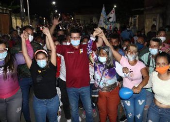 Valencia: Julio Fuenmayor recorrió la comunidad 19 de Abril en la parroquia Miguel Peña
