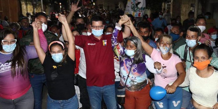 Valencia: Julio Fuenmayor recorrió la comunidad 19 de Abril en la parroquia Miguel Peña