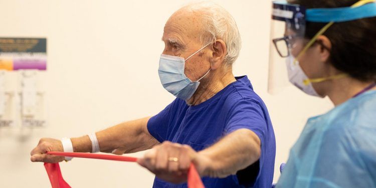 ¿Cómo la fisioterapia puede ayudar a los sobrevivientes de Covid-19?