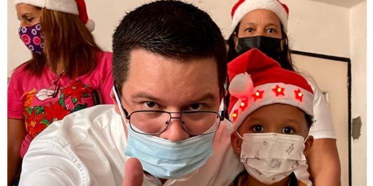 Alcalde Julio Fuenmayor entregó juguetes a niños del Centro de Desarrollo Infantil