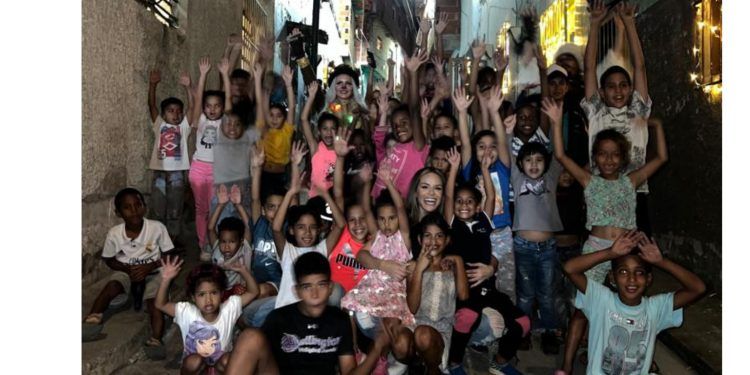 Yohana Vargas encendió la Navidad en Petare