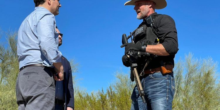 Vechio: Recorrimos la frontera americana de Arizona con México con el apoyo del @americansheriff Mark Lamb (Imágenes + Video)