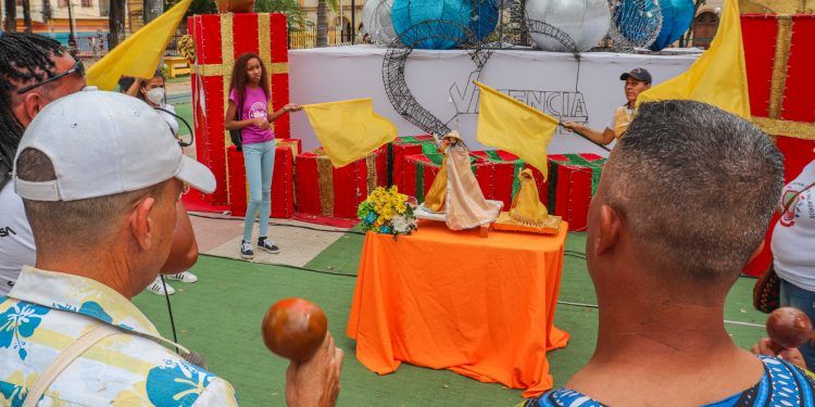 Sanjuaneros de Valencia celebran la inscripción del ciclo Festivo de San Juan como Patrimonio Cultural Inmaterial de la Humanidad