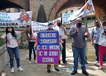 Protestan que Alcaldía de Caracas convirtió el histórico Paseo Anauco en un río de aguas negras y basura