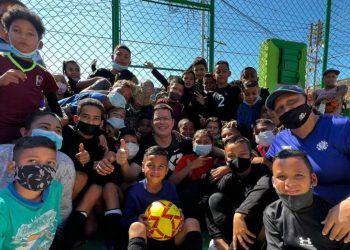 Carabobo: Alcalde Julio Fuenmayor reinauguró cancha deportiva en urbanización Las Palmitas de Valencia
