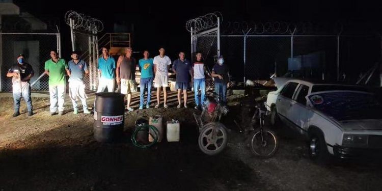 Lara: PNB detuvo a ocho personas por robar combustible de tubería de la refinería El Palito (Imágenes + Video)