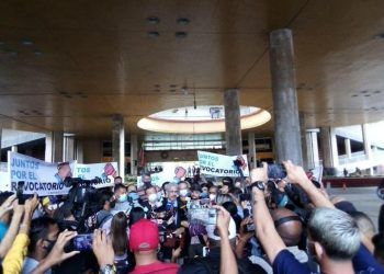 17 estados exigieron al CNE la activación del referendo revocatorio contra Nicolás Maduro