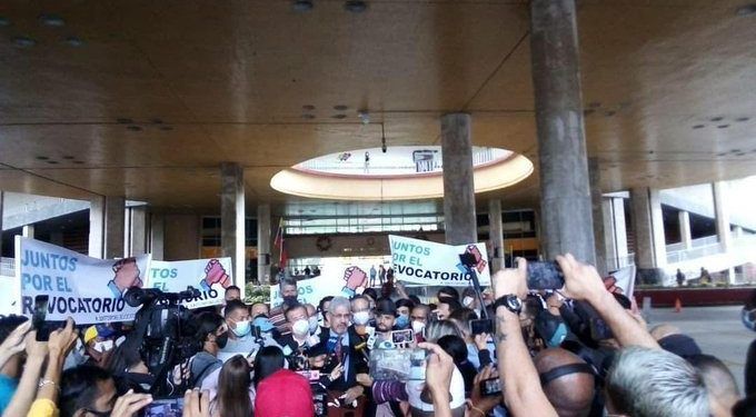 17 estados exigieron al CNE la activación del referendo revocatorio contra Nicolás Maduro