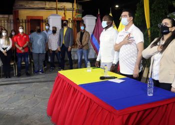 Alcalde Julio Fuenmayor otorgó Botón de Honor de Valencia a destacados deportistas