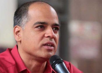 Andrés Izarra a Maduro: «Pagará caro su papel de perrito faldero de Putin»