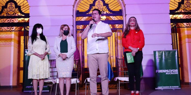 Carabobo: 75 parejas dijeron “Sí acepto” durante matrimonio colectivo en el Teatro Municipal de Valencia