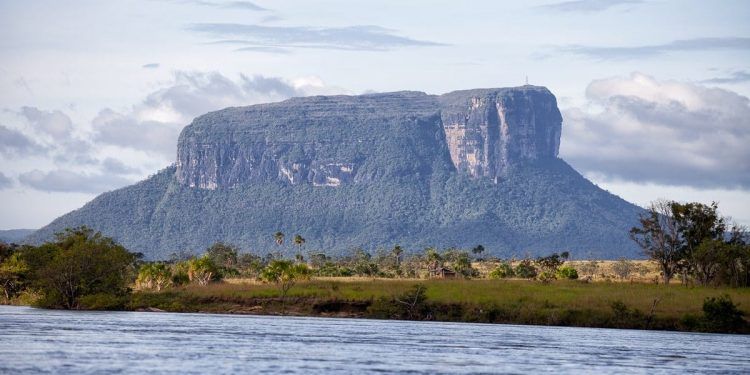 Bolívar: Legisladora  del CLEB , Zaida Vahlis denuncia daños al Tepuy Kusari