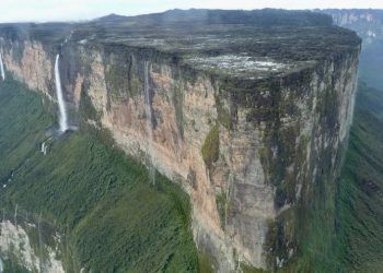 Tarek Saab: Ministerio Público investiga daños ambientales por fiesta en la cima del Parque Nacional Canaima