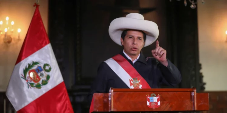 Perú: Presidente juramentó su cuarto gabinete en medio año de gestión