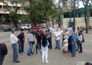 Caracas: Víctimas de invasiones protestaron en la  Defensoría del Pueblo exigiéndo respeto a la propiedad privada (+ Video)