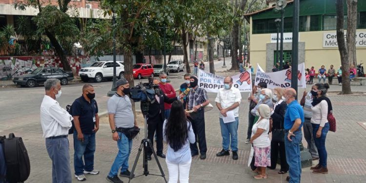 Caracas: Víctimas de invasiones protestaron en la  Defensoría del Pueblo exigiéndo respeto a la propiedad privada (+ Video)