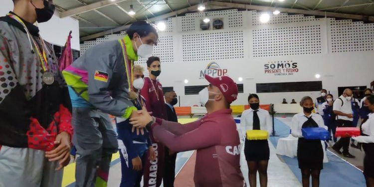 Carabobo: 5 medallas obtuvo la selección vino tinto en la primera jornada de Esgrima en los Juegos Deportivos Nacionales 2022