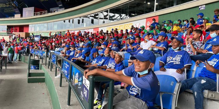 Serie del Caribe: 6,500 niños han asistido a los encuentros gracias a la Liga de Béisbol Profesional de República Dominicana