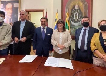 Carabobo:  Gobernación y la UC firmaron convenio para recuperación de  la casa de estudios