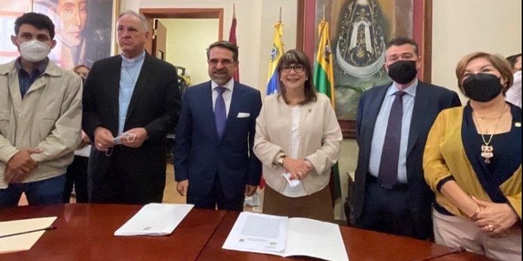 Carabobo: Gobernación y la UC firmaron convenio para recuperación de la casa de estudios