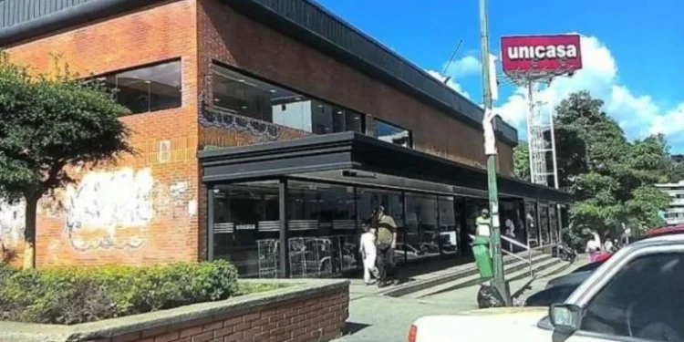 Baruta: Denuncian el cierre por multa de tres sucursales de Supermercado Unicasa